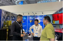 Product discussion among three people at the Fuxi exhibition booth.
